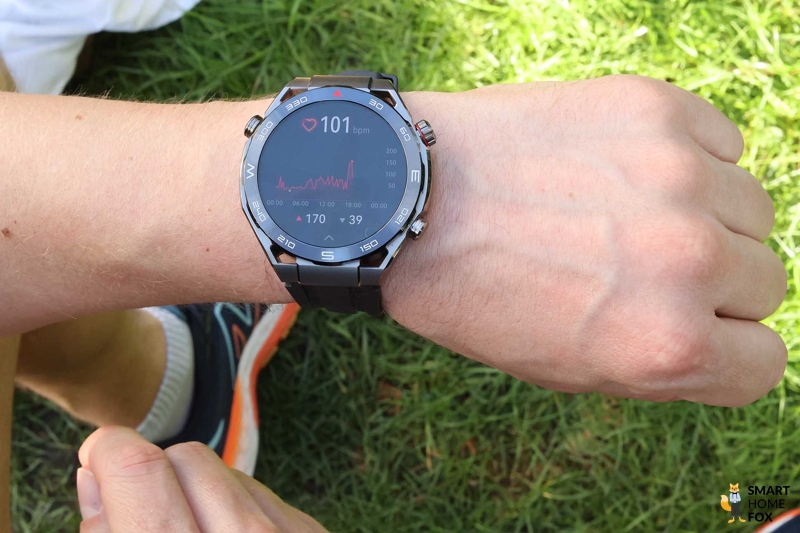 Измерение частоты сердечных сокращений на часах Huawei Watch Ultimate.